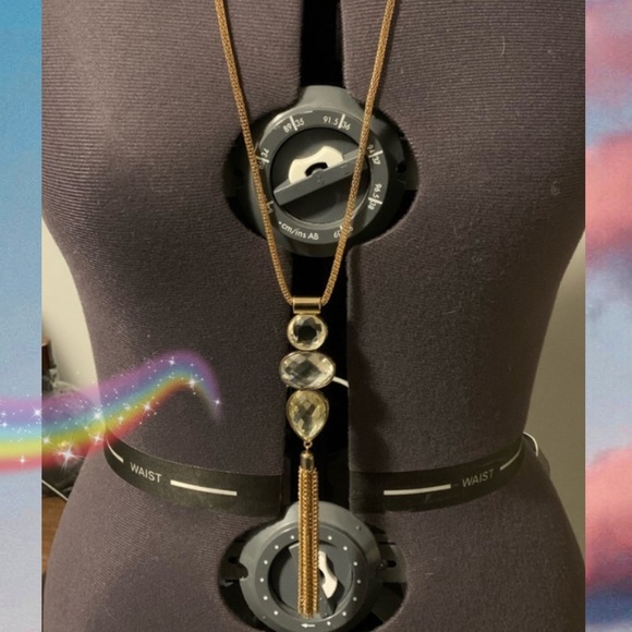 💀Gold Tassel Necklace - Picture 2 of 3